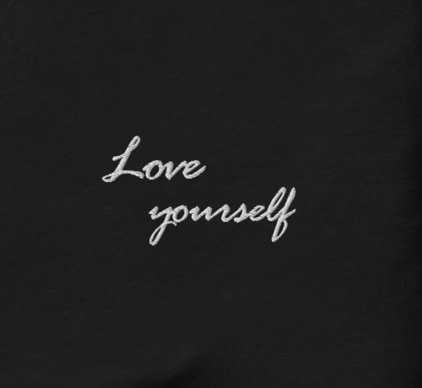 Love yourself - besticktes T-Shirt